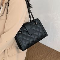 Women's Medium Pu Leather Solid Color Lingge Elegant Classic Style Zipper Shoulder Bag main image 5