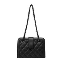 Women's Medium Pu Leather Solid Color Lingge Elegant Classic Style Zipper Shoulder Bag main image 3