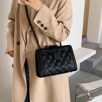Women's Medium Pu Leather Solid Color Lingge Elegant Classic Style Zipper Shoulder Bag main image 2