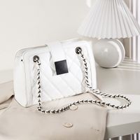 Women's Medium Pu Leather Solid Color Lingge Elegant Classic Style Zipper Shoulder Bag sku image 2