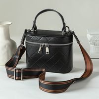 Women's Medium Leather Solid Color Streetwear Zipper Crossbody Bag main image 5