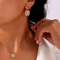 Acero Titanio Chapados en oro de 18k Elegante Estilo Francés Estilo Simple Embutido Cuadrado Resina Aretes Collar main image 4