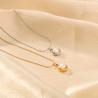 304 Stainless Steel 18K Gold Plated IG Style Romantic Simple Style Three-dimensional Inlay Round Pearl Pendant Necklace main image 6