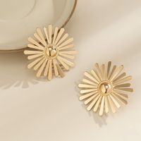 1 Pair IG Style Casual Chrysanthemum Alloy Gold Plated Ear Studs main image 1