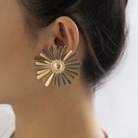 1 Pair IG Style Casual Chrysanthemum Alloy Gold Plated Ear Studs main image 3