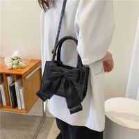 Women's Pu Leather Solid Color Bow Knot Basic Square Zipper Handbag main image 3