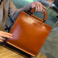 Women's Medium Leather Solid Color Vintage Style Zipper Buckle Handbag main image 6