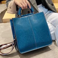 Women's Medium Leather Solid Color Vintage Style Zipper Buckle Handbag main image video