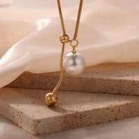 Elegant French Style Simple Style Round Artificial Pearl Titanium Steel Asymmetrical 18K Gold Plated Women's Pendant Necklace Long Necklace main image 6