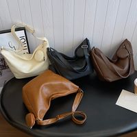 Women's Medium Pu Leather Solid Color Streetwear Zipper Crossbody Bag main image video