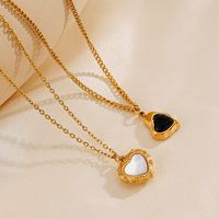 304 Stainless Steel 18K Gold Plated Simple Style Classic Style Plating Inlay Heart Shape Artificial Shell Rhinestones Pendant Necklace main image 4