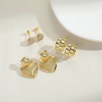 1 Paire Style Vintage Forme De Cœur Incruster Le Cuivre Zircon Plaqué Or 14K Boucles D'oreilles main image 5