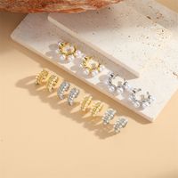 1 Paire Style Simple Forme C Incruster Le Cuivre Zircon Plaqué Or 14K Boucles D'Oreilles main image 7