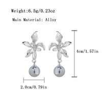 1 Pair Elegant Vintage Style French Style Flower Inlay Alloy Pearl Silver Plated Drop Earrings main image 2