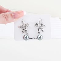 1 Pair Elegant Vintage Style French Style Flower Inlay Alloy Pearl Silver Plated Drop Earrings main image 5