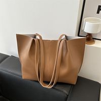 Women's Pu Leather Solid Color Classic Style Magnetic Buckle Shoulder Bag main image 4