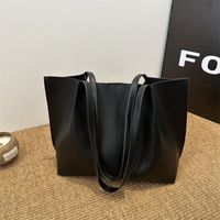 Women's Pu Leather Solid Color Classic Style Magnetic Buckle Shoulder Bag main image 5