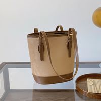 Women's Pu Leather Color Block Streetwear Magnetic Buckle Shoulder Bag main image 4