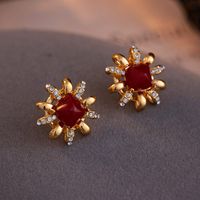 1 Pair Elegant Retro French Style Geometric Flower Inlay Copper Pearl Zircon 18K Gold Plated Drop Earrings Ear Studs main image 7