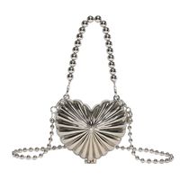 Women's Small Metal Solid Color Elegant Vintage Style Heart-shaped Clasp Frame Evening Bag sku image 2