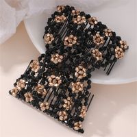 Women's Classic Style Color Block Artificial Pearl Plastic Criss Cross Hair Combs main image 7