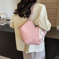 Women's Large Pu Leather Solid Color Basic Classic Style Pillow Shape Zipper Tote Bag main image 2