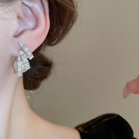 1 Pair Elegant Retro Geometric Inlay Alloy Artificial Pearls Rhinestones Ear Studs main image 3