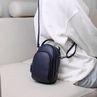 Women's Small Leather Solid Color Classic Style Zipper Shoulder Bag main image 2