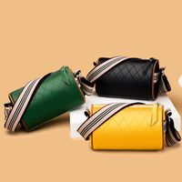 Women's Medium Leather Solid Color Streetwear Zipper Shoulder Bag main image video
