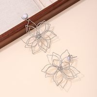 1 Pair Streetwear Elegant Flower Hollow Out Inlay 201 Stainless Steel Zinc Alloy Artificial Pearls Drop Earrings main image 8