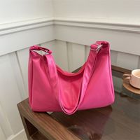 Women's Large Pu Leather Solid Color Basic Classic Style Pillow Shape Zipper Crossbody Bag main image 2
