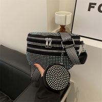 Femmes Moyen Faux Cuir Couleur Unie Vêtement De Rue Strass Forme De Boulette Fermeture Éclair Sac Banane main image 5