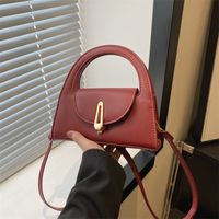 Women's Medium Pu Leather Solid Color Streetwear Square Lock Clasp Crossbody Bag main image 5