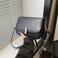 Women's Small Pu Leather Solid Color Elegant Vintage Style Square Lock Clasp Crossbody Bag main image 2