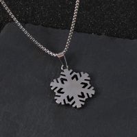 304 Stainless Steel Modern Style Classic Style Inlay Snowflake Acrylic Pendant Necklace main image 3