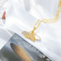 Copper K Gold Plated Elegant Simple Style Plating Inlay Four Leaf Clover Butterfly Fish Tail Rhinestones Pendant Necklace main image 6