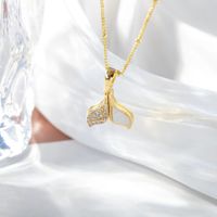 Copper K Gold Plated Elegant Simple Style Plating Inlay Four Leaf Clover Butterfly Fish Tail Rhinestones Pendant Necklace sku image 2