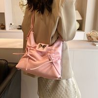 Femmes Moyen Faux Cuir Couleur Unie Papillon Vêtement De Rue Forme D'Oreiller Fermeture Éclair Sac Bandoulière main image 6