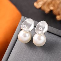 1 Pair Queen Solid Color Solid Color Plating Inlay Copper Pearl Silver Plated Ear Studs main image 2