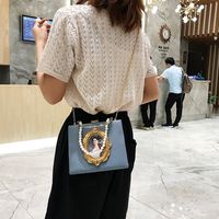 Women's Small Pu Leather Portrait Vintage Style Lock Clasp Handbag main image 5