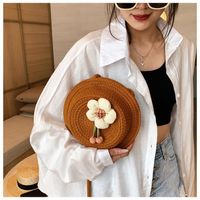 Women's Medium Cotton And Linen Solid Color Vacation Flowers Flip Cover Shoulder Bag main image 5