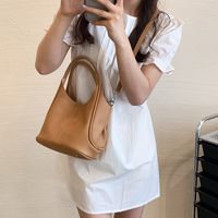 Women's Large Pu Leather Solid Color Streetwear Bucket Open Tote Bag main image 5