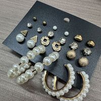 1 Jeu Luxueux Style Classique Rond Forme De Cœur Perle Placage Incruster Alliage Perles Artificielles Strass Plaqué Argent Des Boucles D'Oreilles main image 3