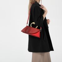 Women's Medium Pu Leather Solid Color Elegant Vintage Style Square Magnetic Buckle Crossbody Bag main image 4