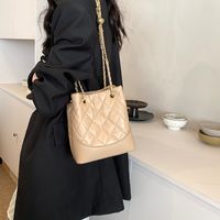 Women's Medium Pu Leather Solid Color Vintage Style Classic Style Bucket Magnetic Buckle Bucket Bag sku image 2