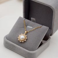 304 Stainless Steel Titanium Steel Copper Gold Plated Simple Style Handmade Inlay Sun Rhinestones Freshwater Pearl Pendant Necklace main image 4