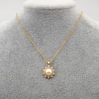 304 Stainless Steel Titanium Steel Copper Gold Plated Simple Style Handmade Inlay Sun Rhinestones Freshwater Pearl Pendant Necklace main image 1