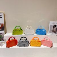 Women's Small Arylic Solid Color Streetwear Magnetic Buckle Handbag main image video