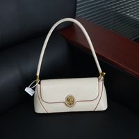 Mujeres Medio Cuero Sintético Color Sólido Elegante Estilo Vintage Cuadrado Cerrar Bolsa Para Las Axilas main image 1