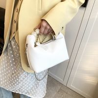 Women's Small Pu Leather Solid Color Elegant Classic Style Beading Pillow Shape Zipper Handbag main image 2